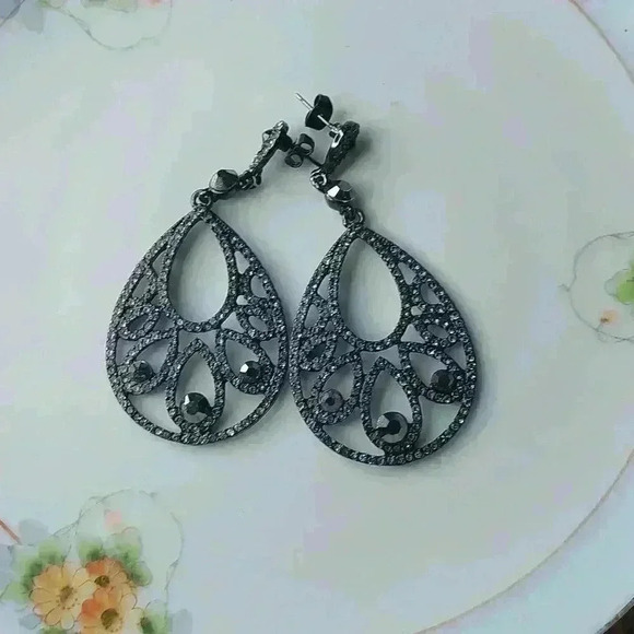 Vintage style earrings. - Picture 1 of 2
